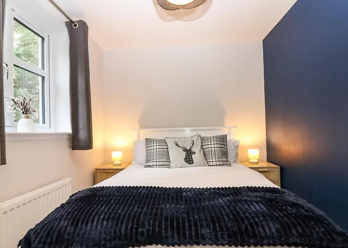 11 Ambleside Court