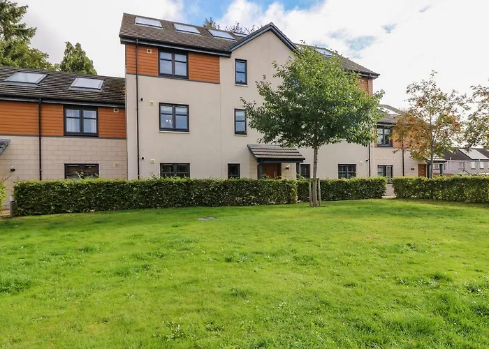 11 Ambleside Court