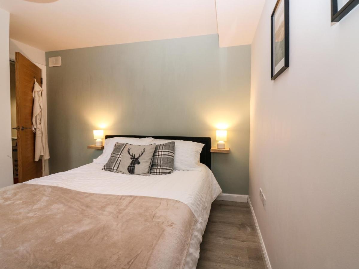 11 Ambleside Court Apartment