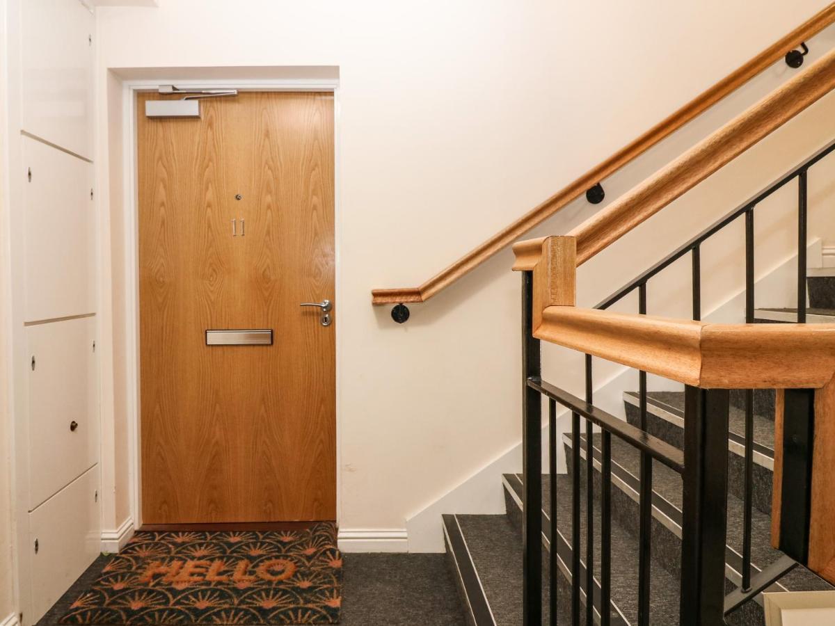 11 Ambleside Court