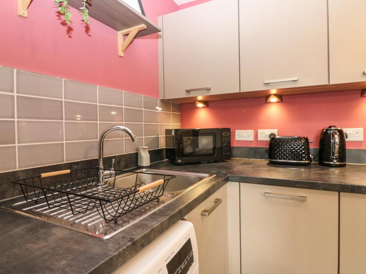 11 Ambleside Court